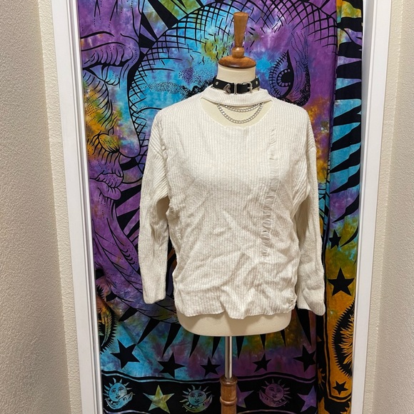 🌈 Lovely distressed cut out sweater - Picture 3 of 11